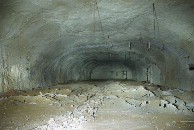 Befahrung der Grubenbaue der ehemaligen Heeresmunitionsanstalt auf der 2.Sohle (660 m - Sohle) im Schacht Ludwigshall, zweiter Munitionsarbeitsraum
