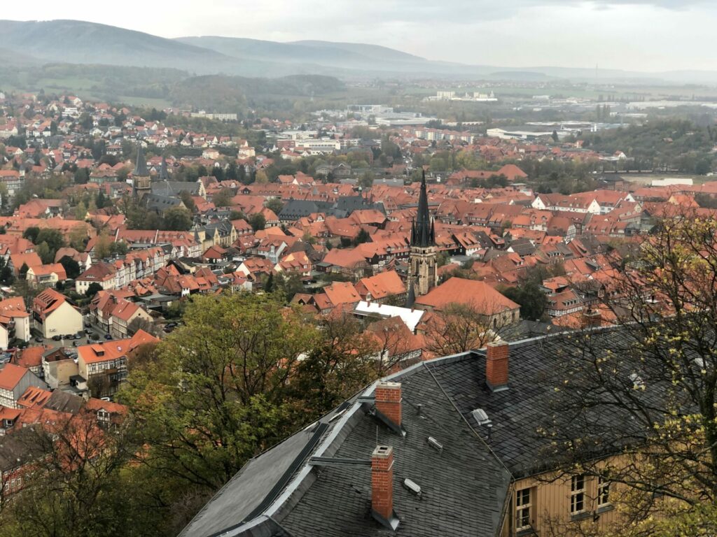 Blick vom Schloss Wernigerode auf die historische Altstadt von Wernigerode