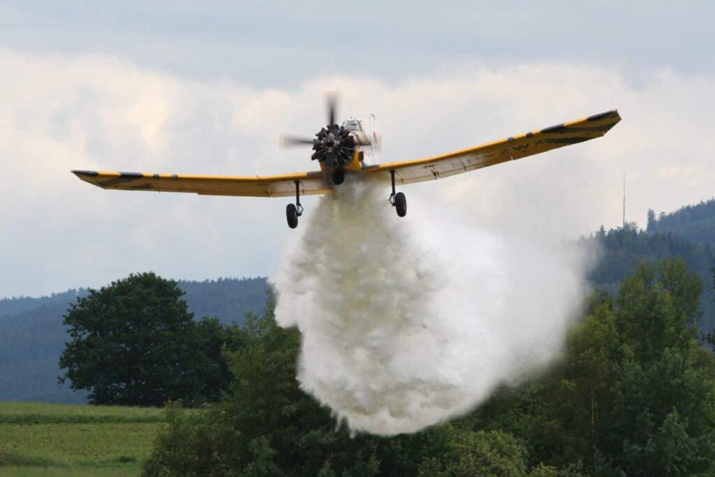 Löschflugzeug: Beginn Wasserbombe 2.200 Liter