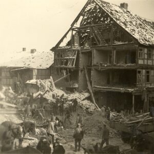 Ausmaß der Zerstörung durch den Luftangriff auf Wernigerode, Breite Straße 81 und 83 Foto: Walter Looke