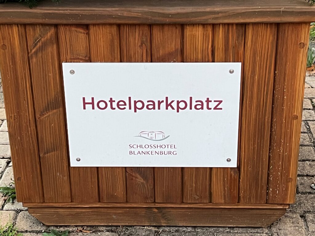 Das Schlosshotel Blankenburg bitetet hinreichende Parkplätze für Gäste.