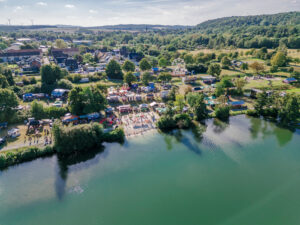 Drei Tage Programm am Westufer: Das Vienenburger Seefest verbindet Musik, Sport und zahlreiche Angebote für Familien. Bild: Goslar Marketing/diedrehen.de
