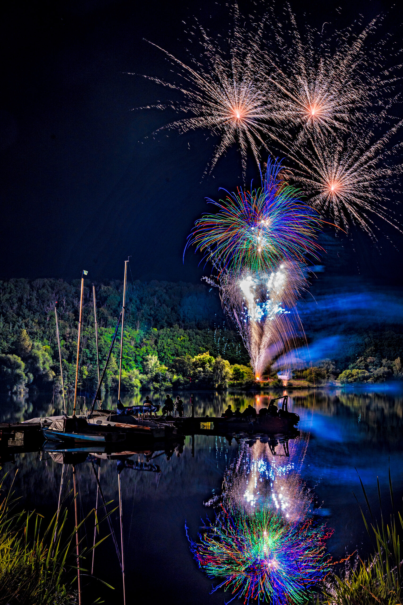 Feuerwerk über dem Vienenburger See: Am Samstagabend wird der Himmel über dem Festgelände ab 23:00 Uhr zum Abschluss des Tagesprogramms erleuchtet. Bild: Goslar Marketing/Thilo Berger